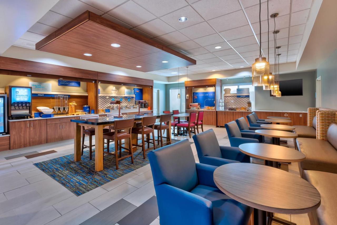 Holiday Inn Express & Suites - Effingham By Ihg Exterior foto