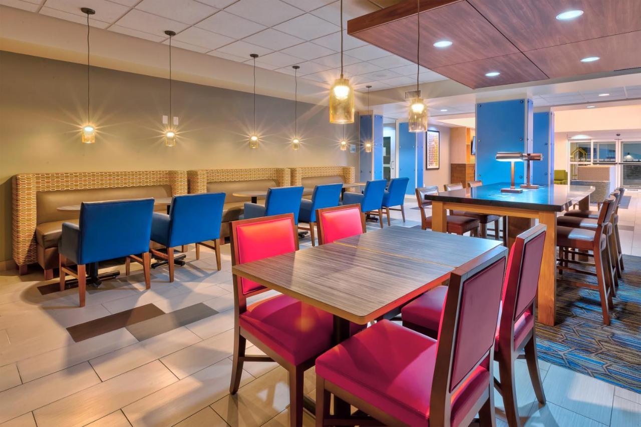Holiday Inn Express & Suites - Effingham By Ihg Exterior foto